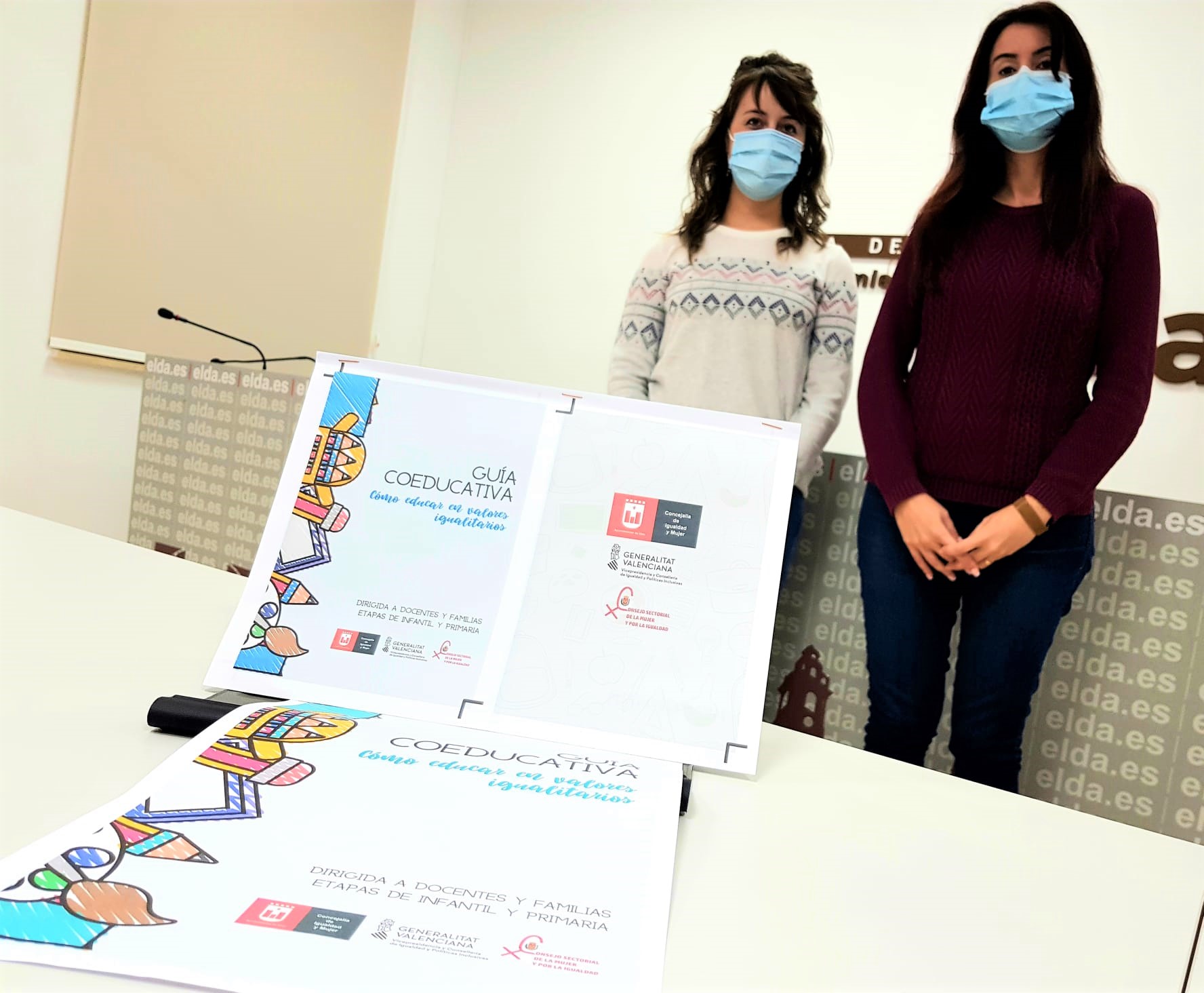 El Ayuntamiento de Elda edita una guía coeducativa para ayudar a familias y docentes a detectar el material sexista