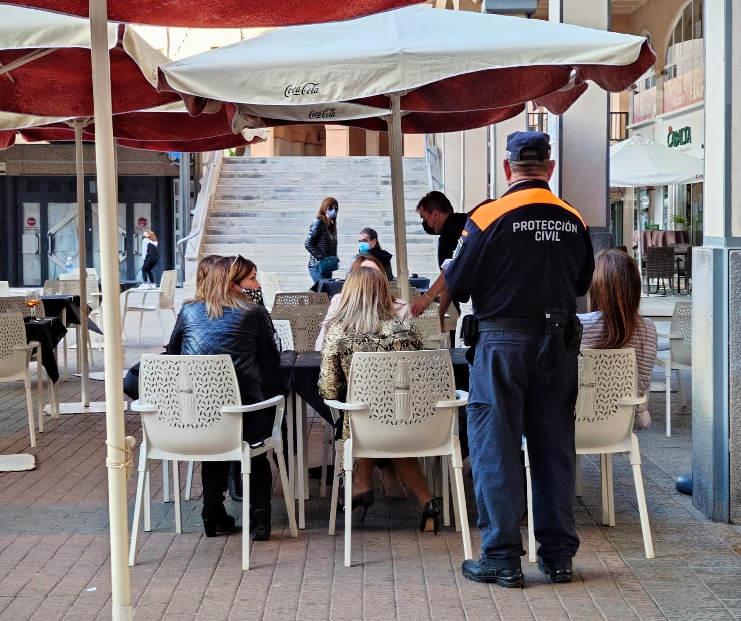 El Ayuntamiento de Elda lleva a cabo una campaña de concienciación entre clientes y gerentes de establecimientos hosteleros