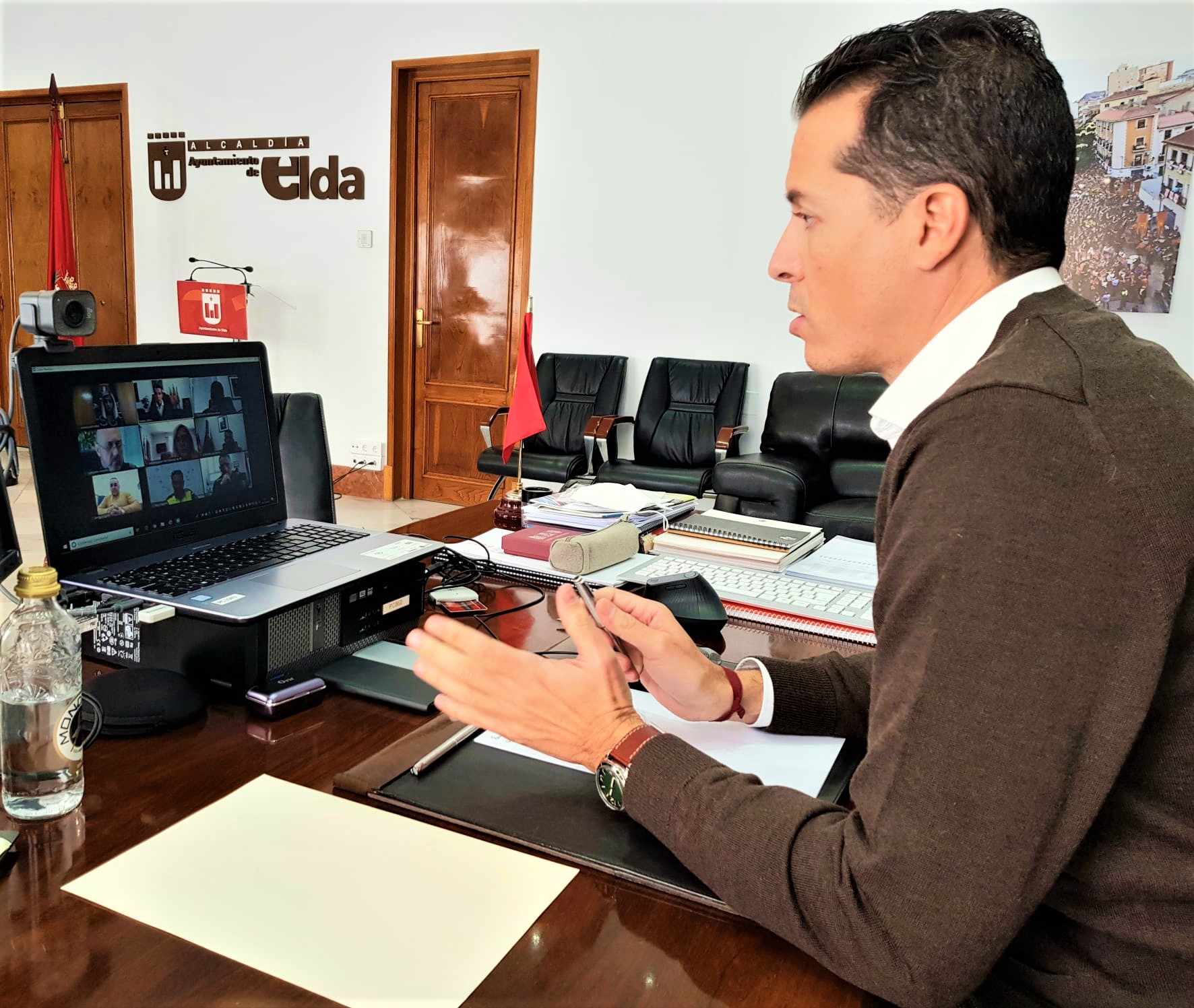 La Policía Local de Elda tramita durante el fin de semana cerca de medio centenar de sanciones por infracciones relacionadas con el toque de queda y el confinamiento