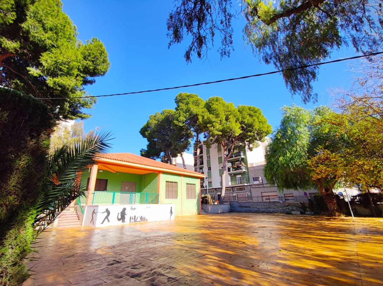 El Ayuntamiento de Elda finaliza las obras de remodelación de la zona exterior del Centro Social Estación 4 Zonas