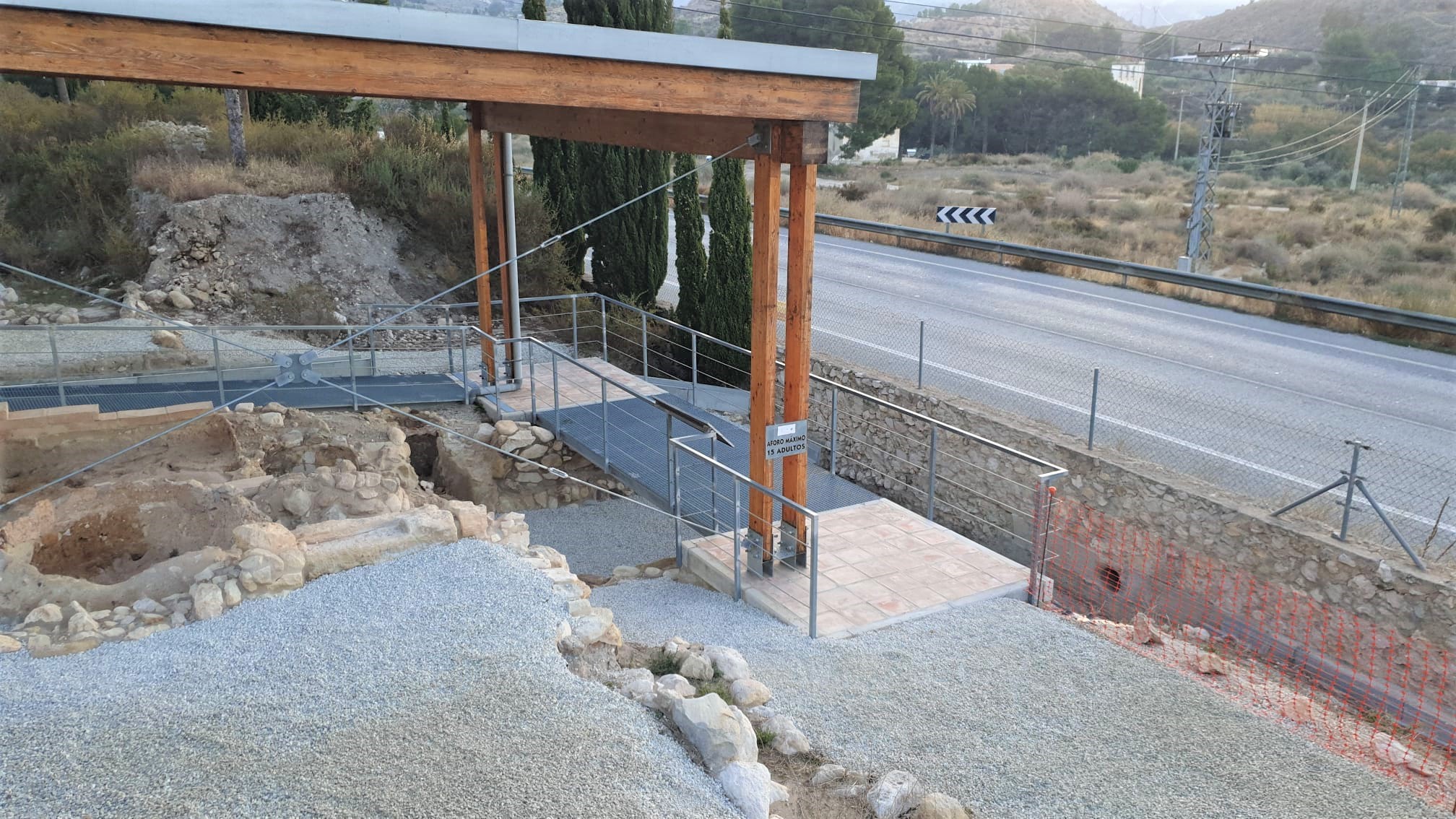 El Ayuntamiento de Elda lleva a cabo trabajos de reparación y mantenimiento en el yacimiento arqueológico de El Monastil