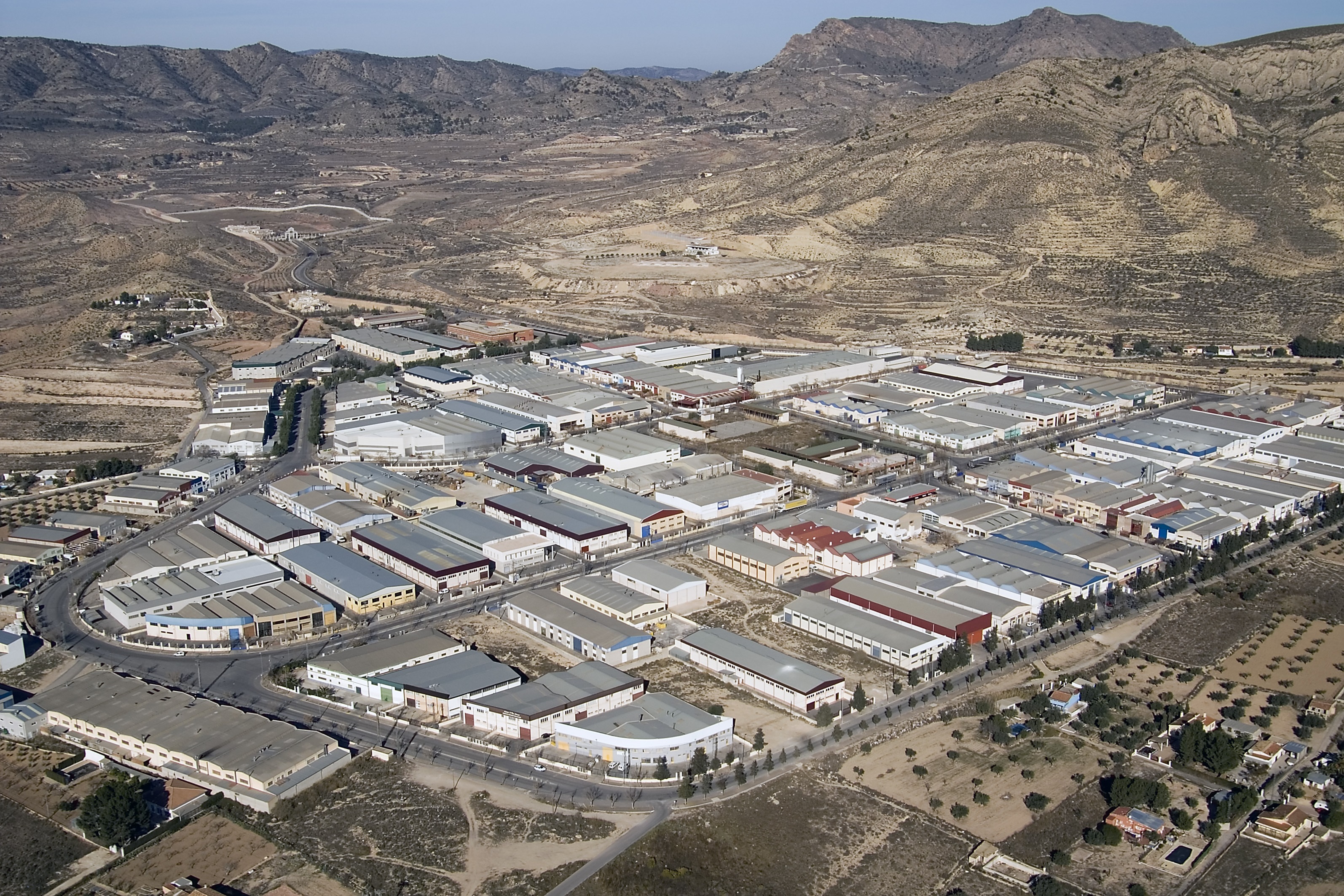 El Ayuntamiento trabaja en la creación de dos comunidades energéticas en Elda para mejorar la eficiencia y la producción de energía renovable para autoconsumo