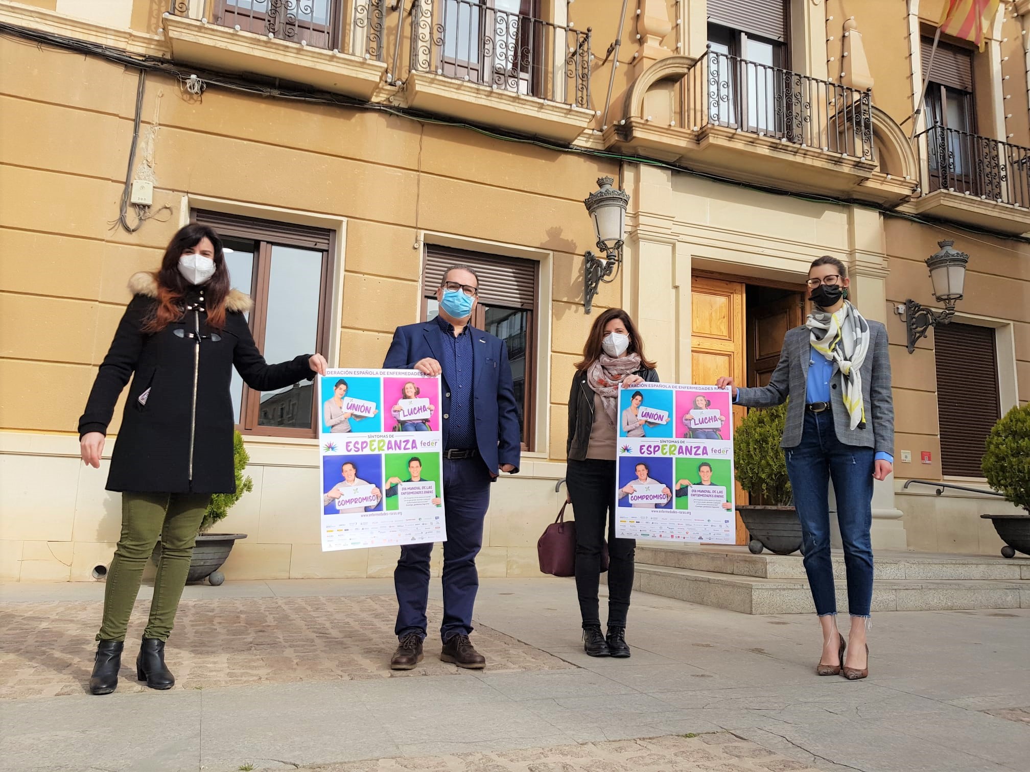 Elda se suma a los actos del Día Mundial de las Enfermedades Raras iluminando de color morado la fachada del Ayuntamiento
