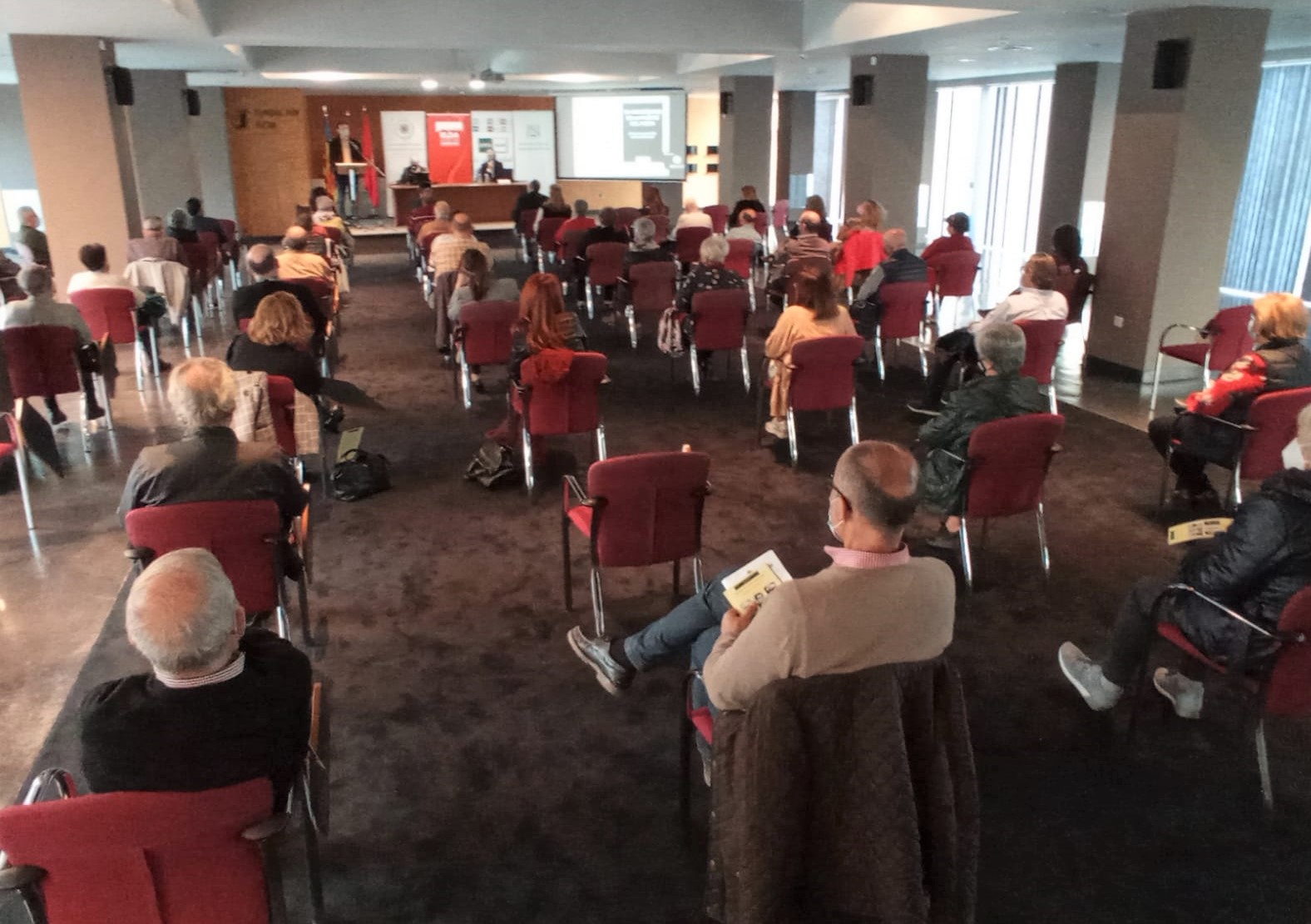 Francisco Escudero desgrana en Elda las claves que convierten la poesía de Miguel Hernández en un ejemplo de vida y en instrumento pedagógico para las nuevas generaciones