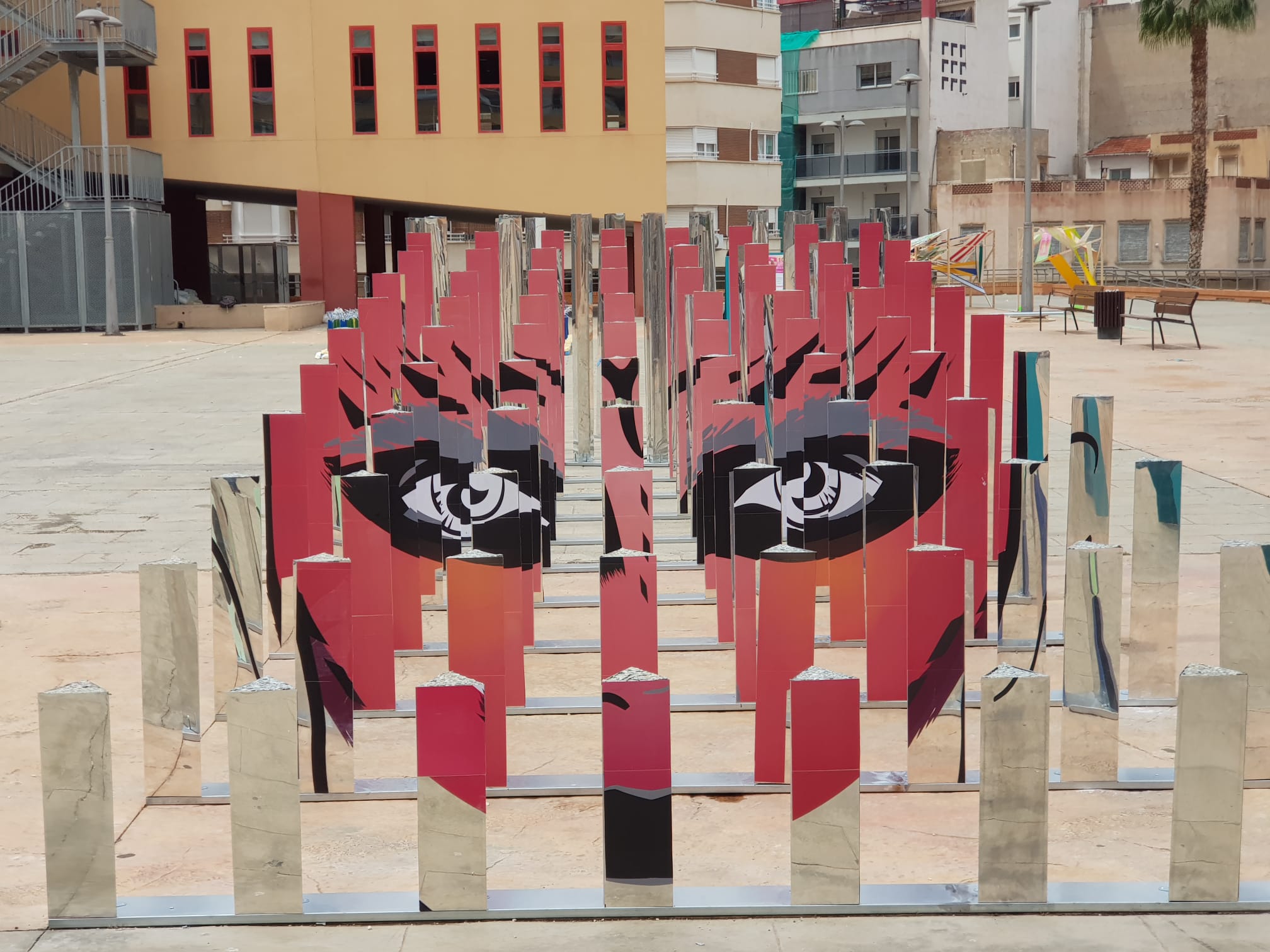 Inaugurada en Elda la exposición de los trabajos de ‘Arquitecturas Efímeras’ realizados por alumnos y alumnas de la Universidad de Alicante