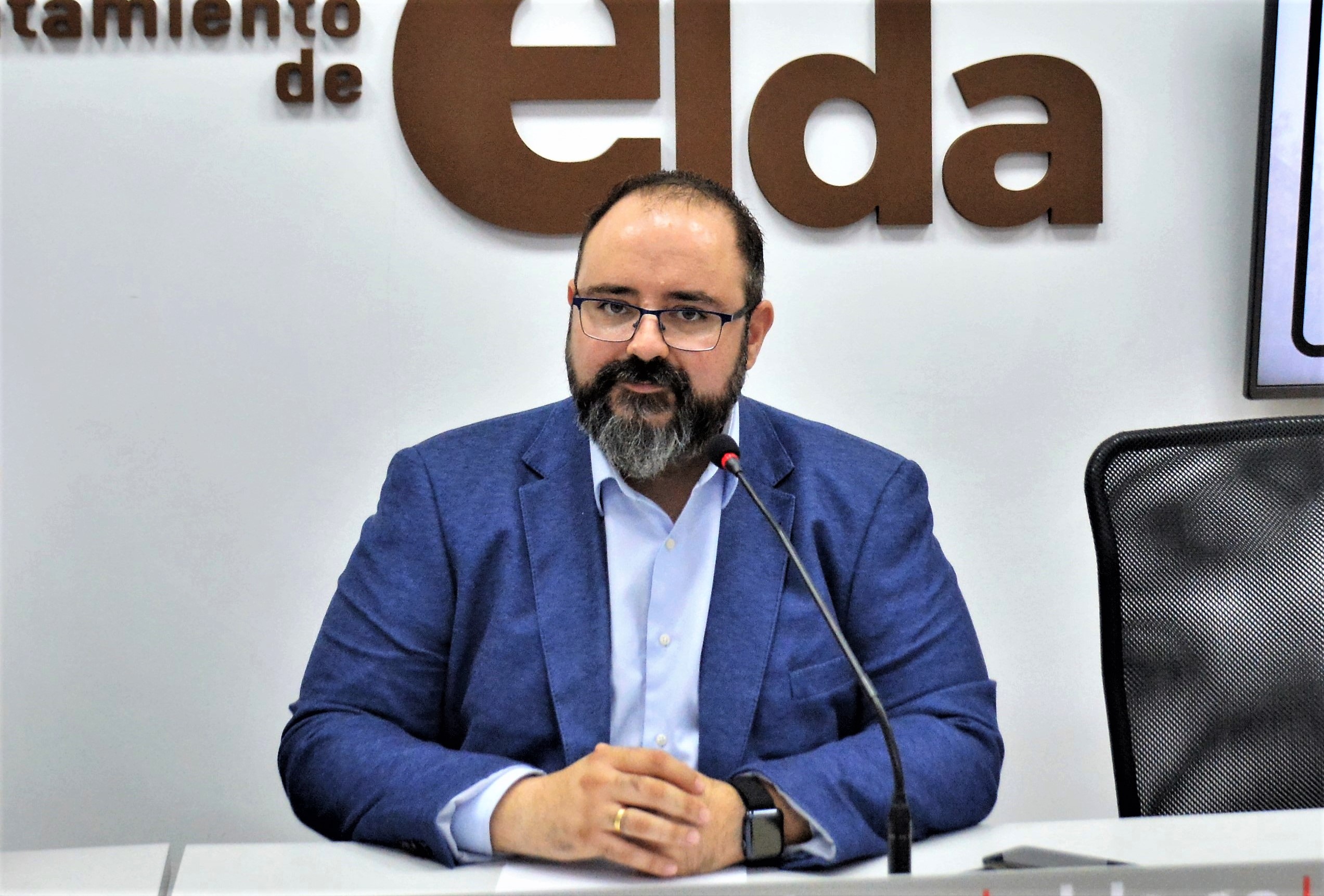 El Ayuntamiento de Elda publica la lista provisional de admitidos a la convocatoria de 16 plazas de auxiliar administrativo con más de 1.000 aspirantes