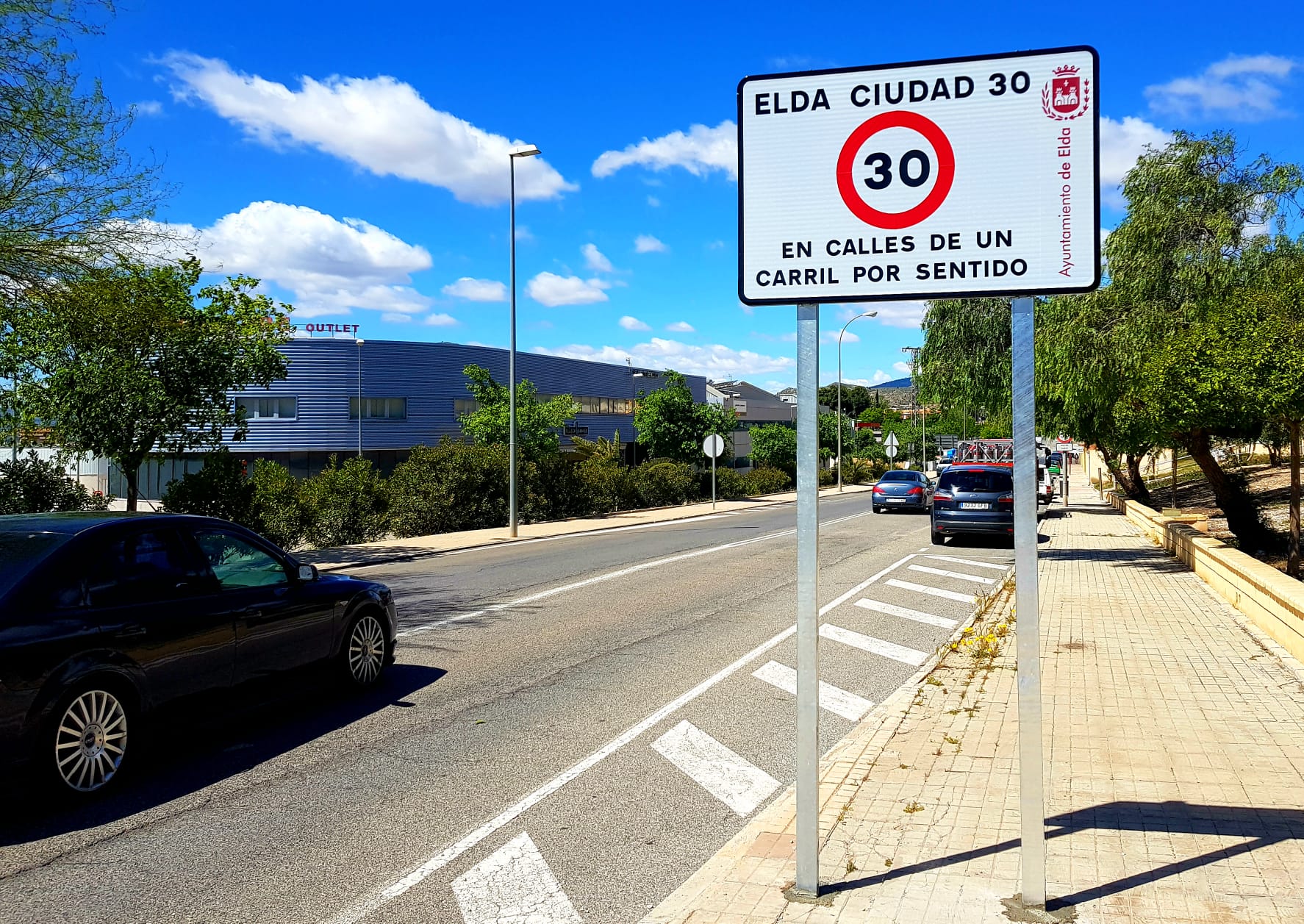 Los nuevos límites genéricos de velocidad en vías urbanas que han entrado en vigor hoy afectan al 80% de las calles de Elda