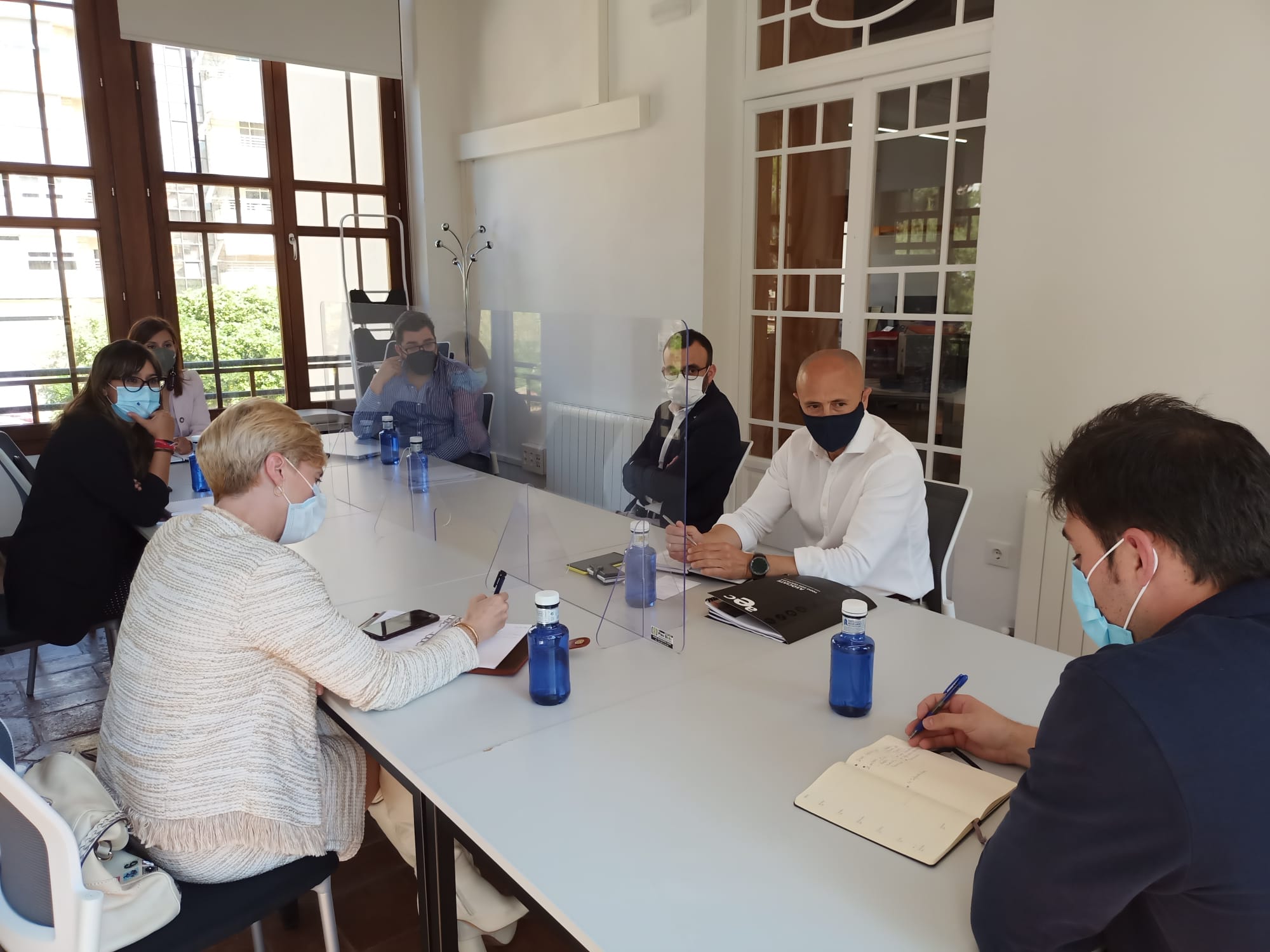 La oficina técnica Elda 2030 presenta el Plan Estratégico a organizaciones sindicales y tejido industrial eldense y les anima a enviar sus iniciativas y propuestas