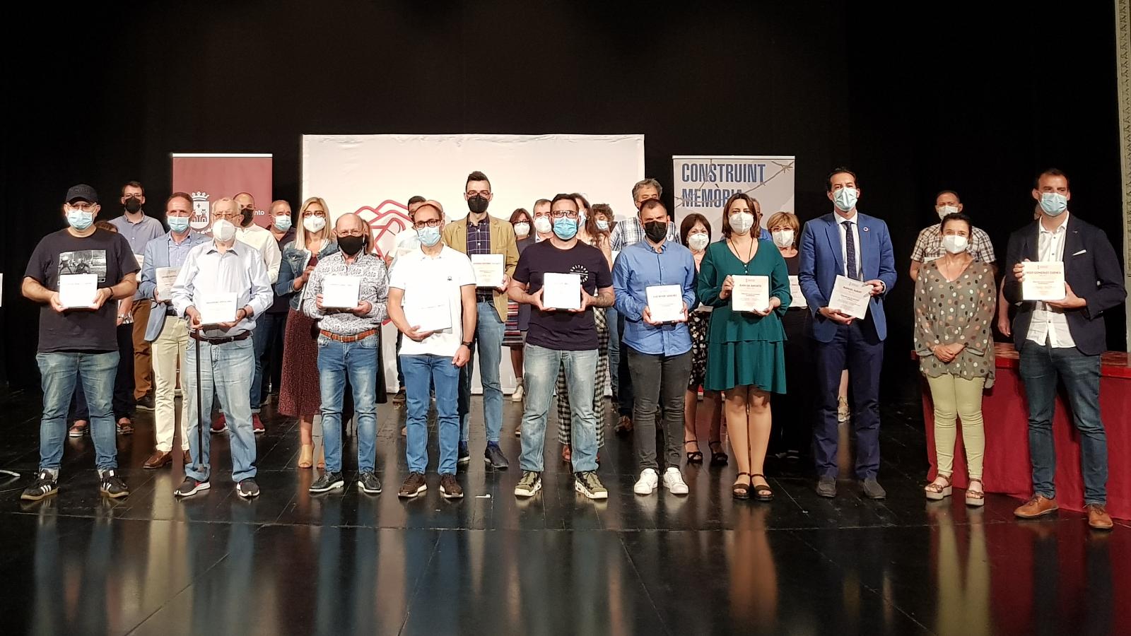 El Teatro Castelar acoge el homenaje a los 33 vecinos de localidades de la comarca del Medio Vinalopó que fueron víctimas del nazismo