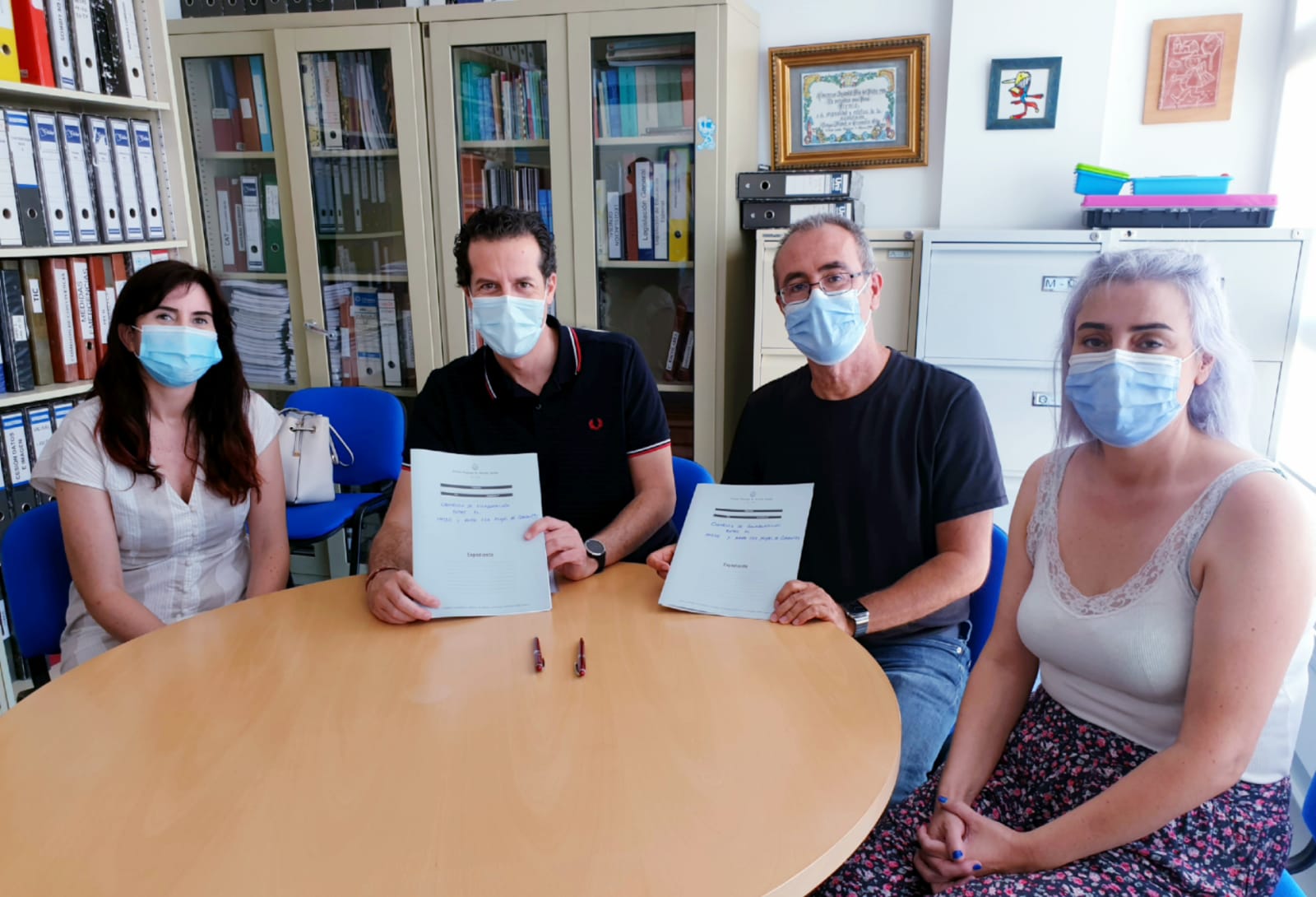 El Ayuntamiento de Elda y la AMPA del CEE Miguel de Cervantes firman el convenio que ha permitido recuperar la Escuela de Verano