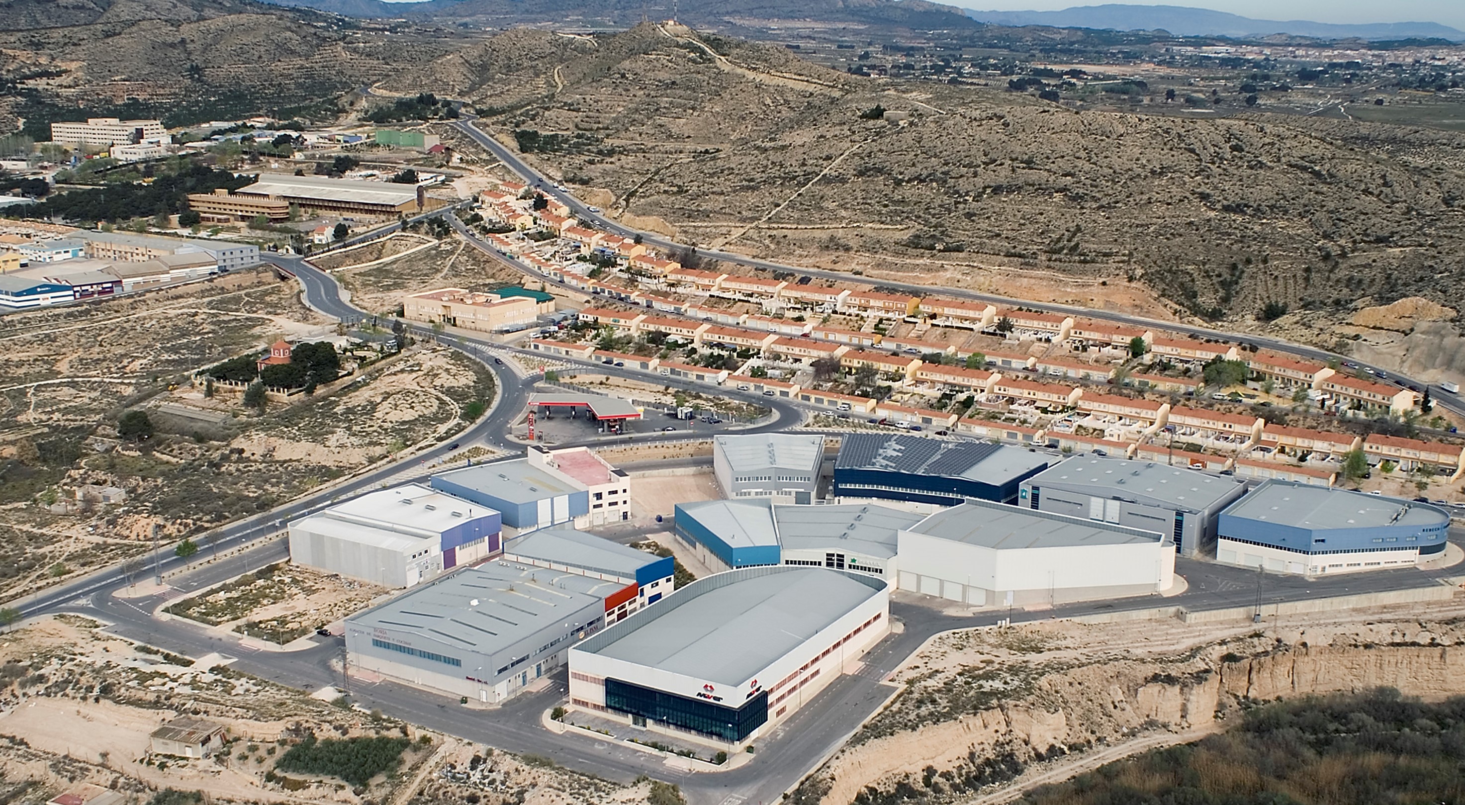 El Ayuntamiento de Elda avanza en la modernización de la imagen de los polígonos industriales de la ciudad con el objetivo de atraer nuevas empresas