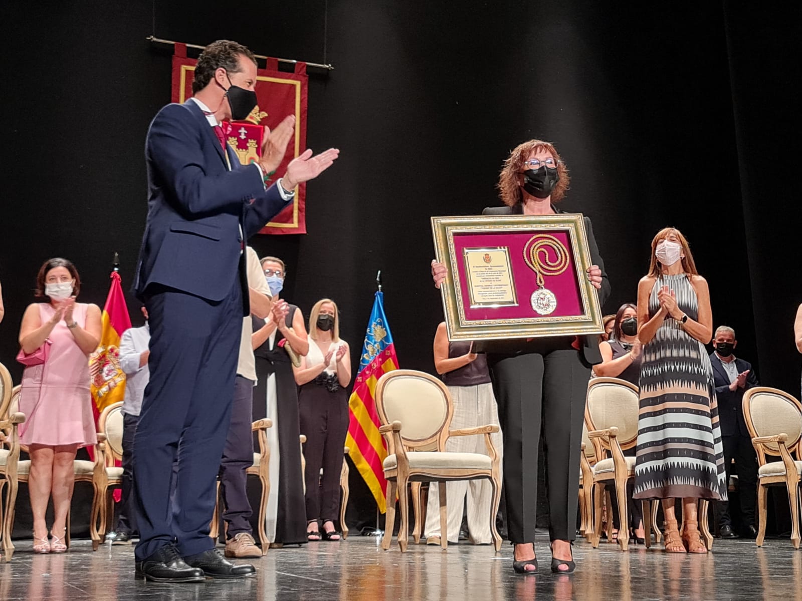 Elda abre sus Fiestas Mayores con la entrega de la Medalla de Oro de la Ciudad al Hospital  ‘Virgen de la Salud’ por la labor realizada desde su apertura y durante la pandemia