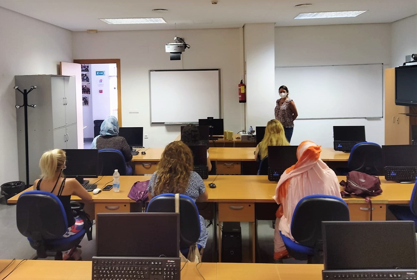 El Ayuntamiento de Elda pone en marcha un programa formativo para facilitar la inserción laboral a mujeres de Elda en riesgo de exclusión