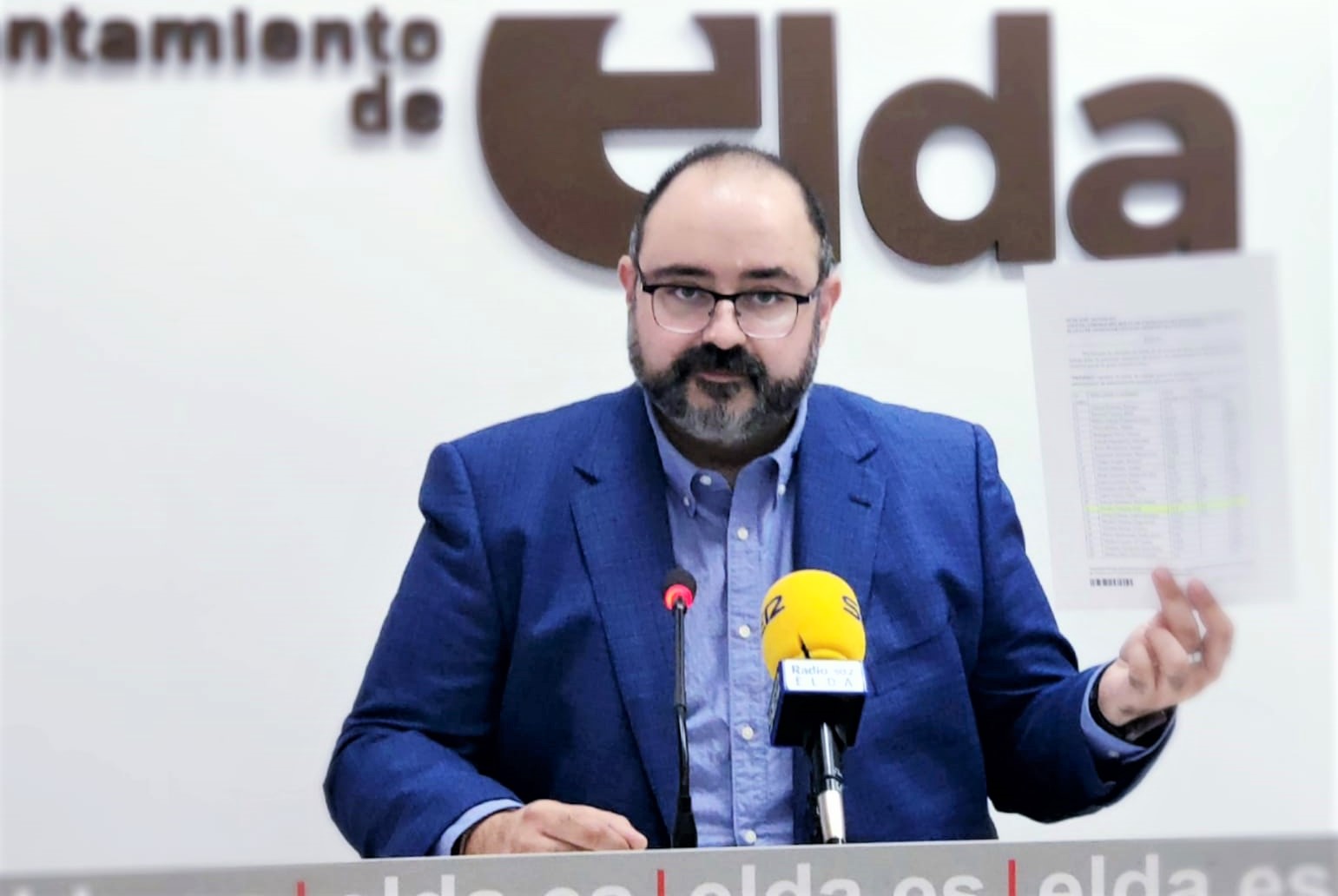 El Ayuntamiento de Elda pone en manos de la Fiscalía la contratación como administrativo interino de un concejal de Aspe por un supuesto delito de falsedad documental