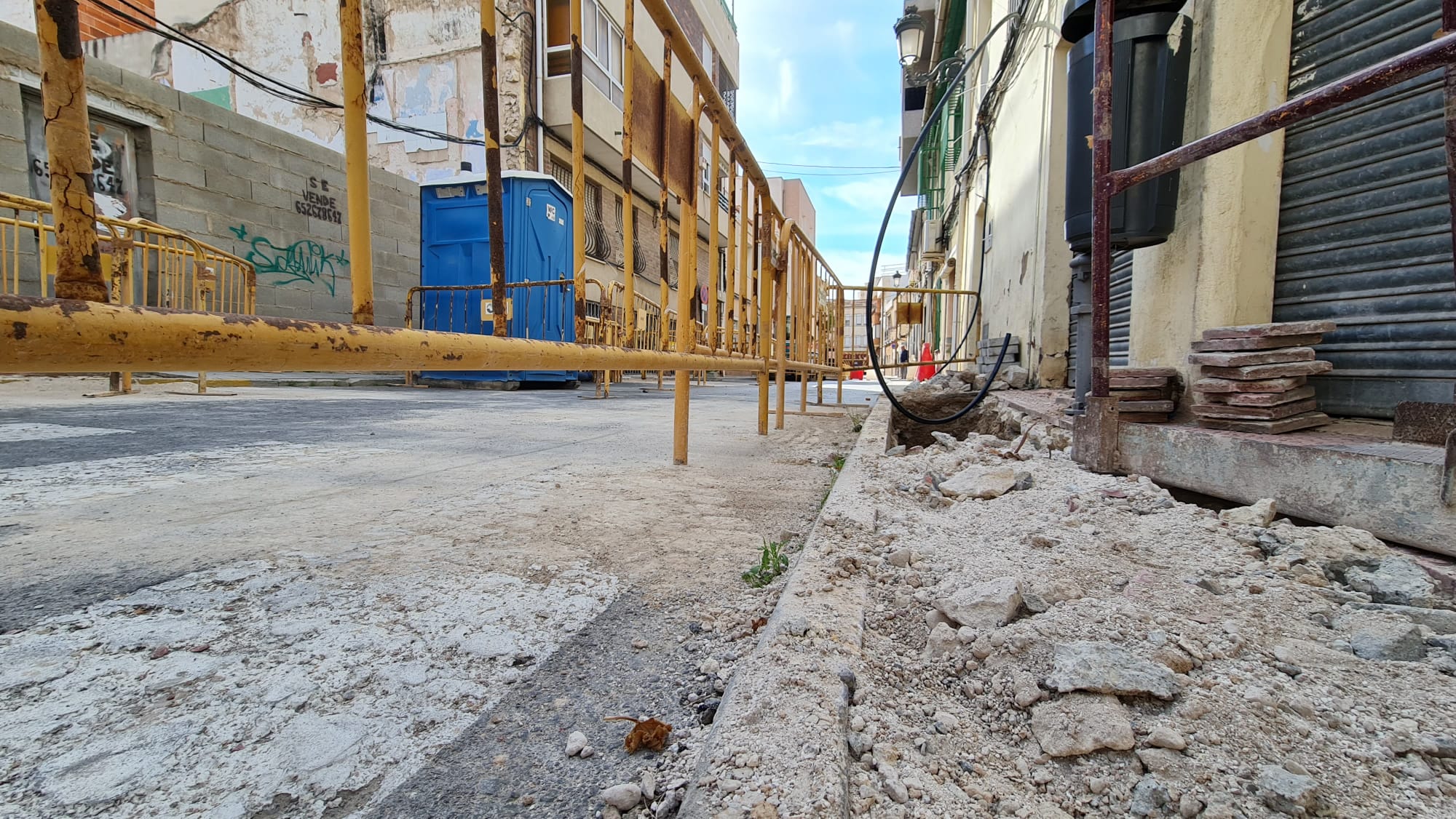 El Ayuntamiento de Elda renueva la red de agua potable de la calle Teniente Durán para mejorar el suministro de las viviendas de la zona