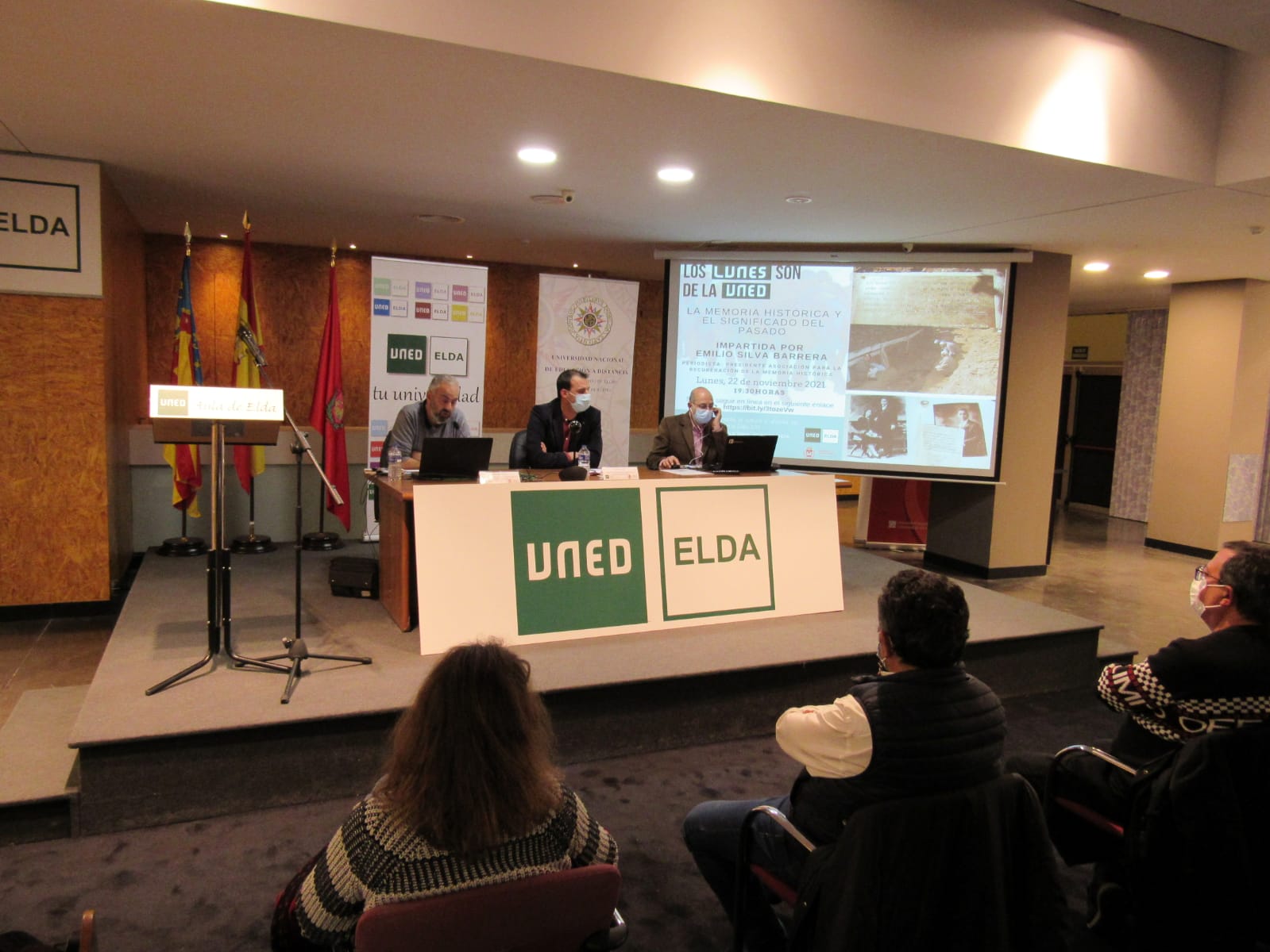 Emilio Silva ofrece una ponencia en la UNED sobre la importancia de la Memoria Histórica y la necesidad de recuperar la dignidad de las personas que fueron víctimas de la represión
