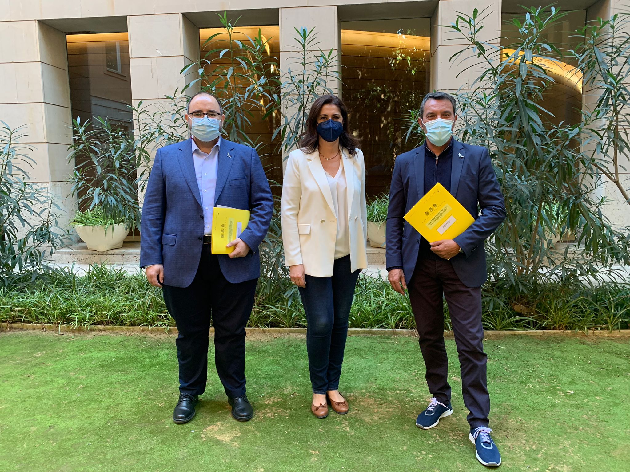 Las Cortes Valencianas crean una comisión para estudiar medidas que ayuden a mejorar la competitividad de la industria del calzado