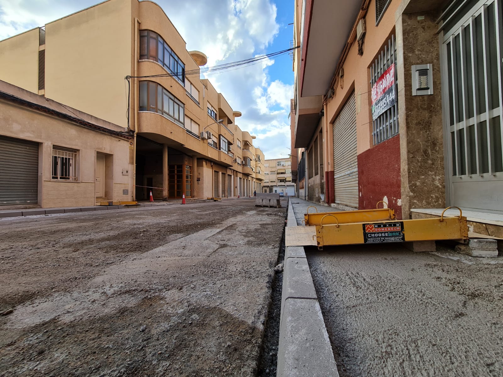 El Ayuntamiento de Elda inicia la remodelación de la calle Aparadoras para mejorar la accesibilidad de los peatones y el asfalto