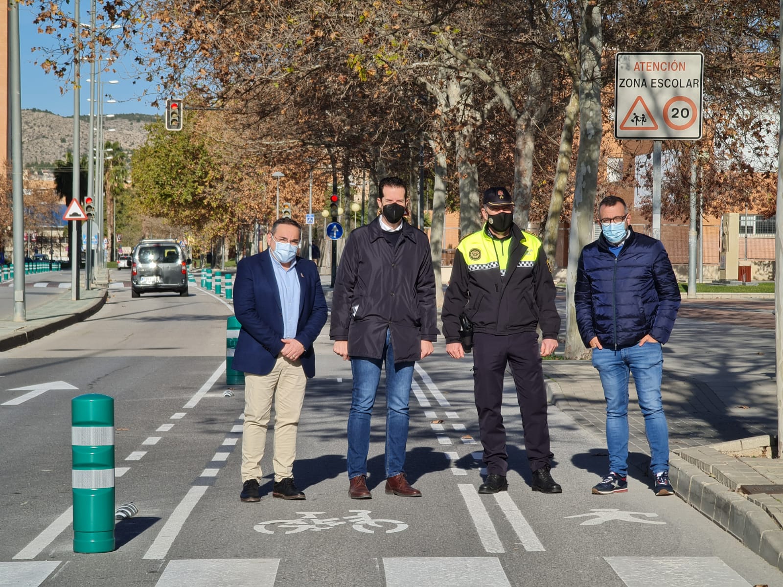 El nuevo carril bici de la avenida de Ronda entra en funcionamiento para ofrecer un espacio seguro a ciclistas y peatones donde practicar deporte y disfrutar al aire libre