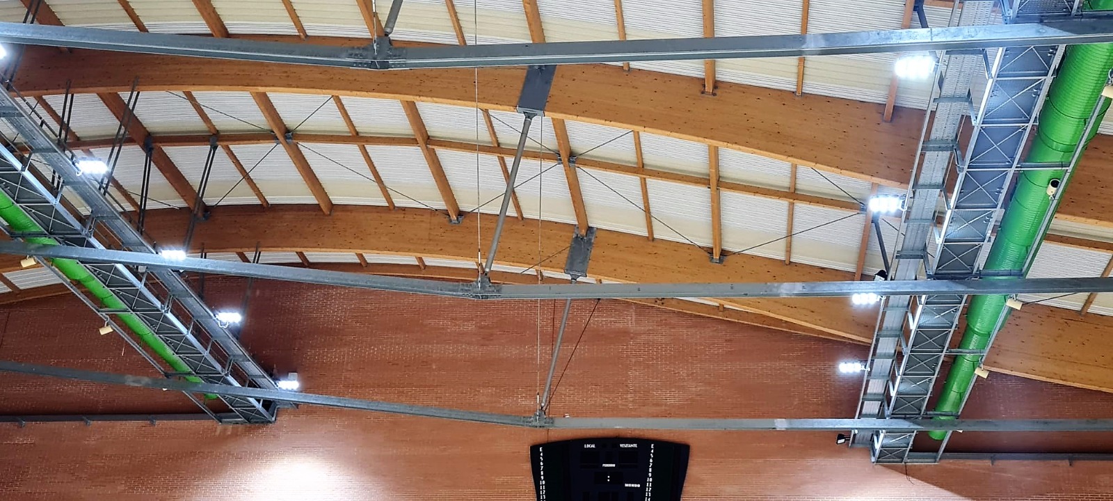 El Ayuntamiento de Elda renueva la iluminación del Pabellón Florentino Ibáñez para mejorar la eficiencia y reducir el consumo energético