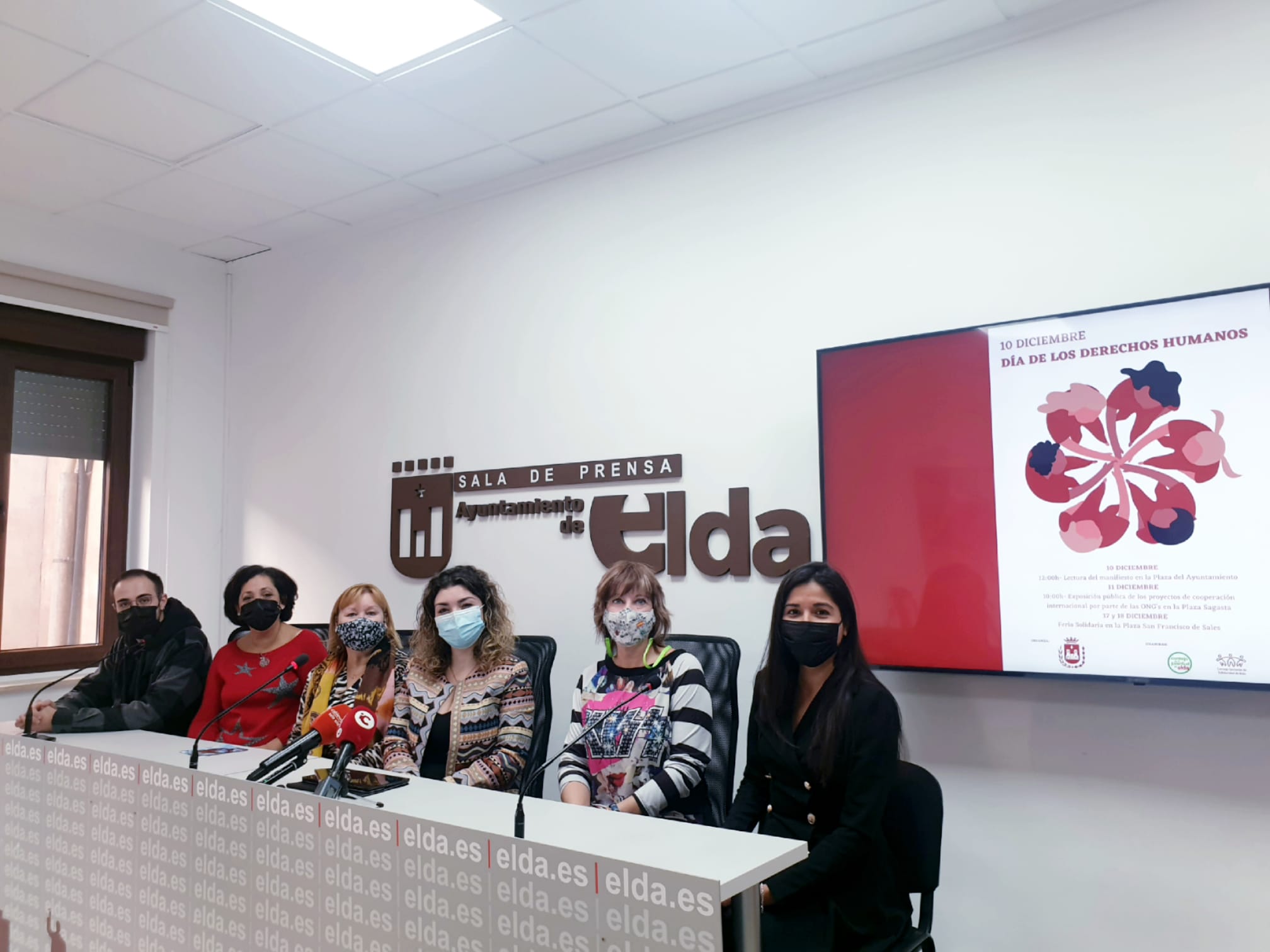 Elda se suma al Día de los Derechos Humanos con la lectura de un manifiesto y la celebración de un market solidario