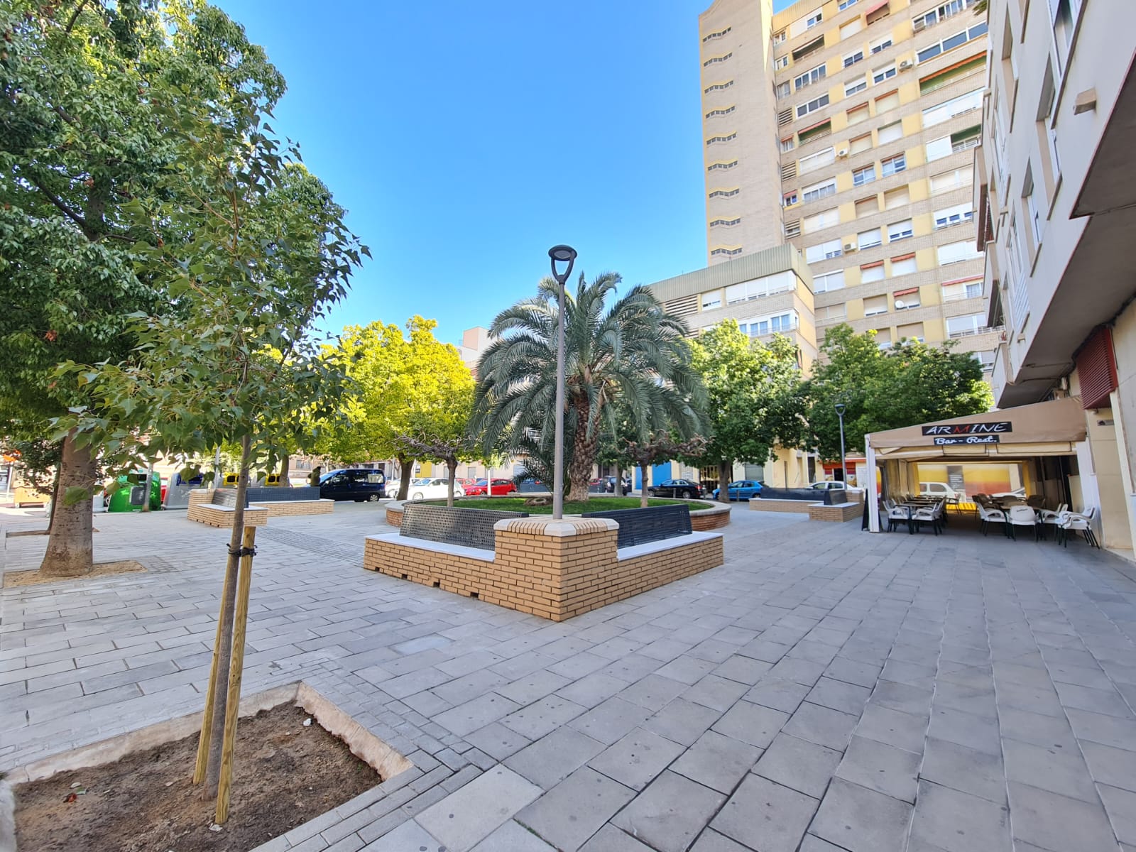 El Ayuntamiento de Elda finaliza las obras de rehabilitación de la Plaza del Donante para mejorar la accesibilidad y las zonas verdes