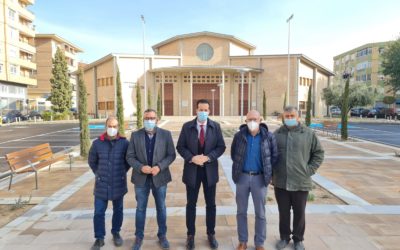 El Ayuntamiento de Elda ha abierto hoy el nuevo aparcamiento con paseo peatonal y zonas verdes frente a la iglesia de San Pascual