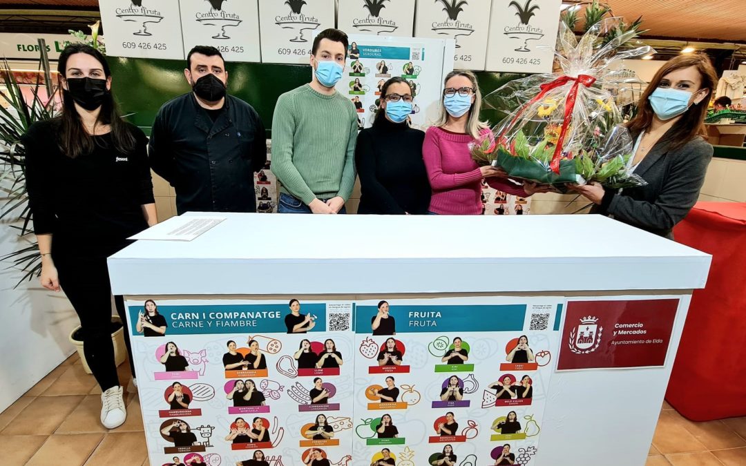 Los Mercados Municipales de Elda acogen una campaña divulgativa para impulsar el uso de la lengua de signos