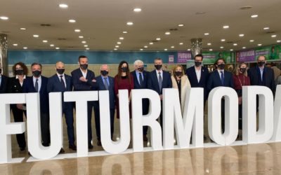 El alcalde de Elda asiste a la inauguración de Futurmoda y visita los stands de las empresas eldenses que participan en el certamen