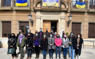 Elda se suma a los actos de celebración del Día Internacional de la Mujer con la lectura de un manifiesto y la iluminación del puente de La Estación de color morado