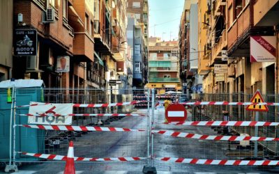 Los trabajos de reurbanización integral del barrio de La Feria-Cocoliche han arrancado hoy en la calle Carlos Arniches