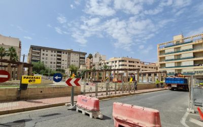 El Ayuntamiento de Elda inicia las obras de remodelación de la Plaza del Zapatero para mejorar la accesibilidad, crear nuevas zonas verdes y aumentar la superficie con sombra