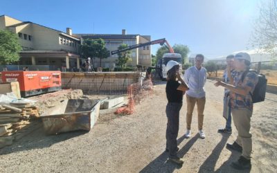 Las obras del Plan Edificant en el CEIP Antonio Machado avanzan a buen ritmo y la sustitución de luminarias y carpintería exterior estará finalizada antes del inicio de las clases