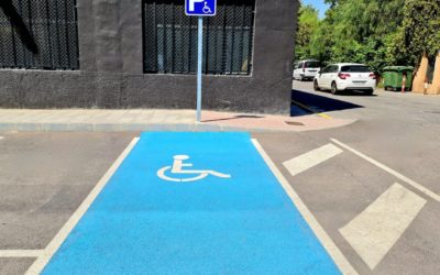 El Ayuntamiento de Elda mantiene activas más de 300 tarjetas de estacionamiento para personas con movilidad reducida