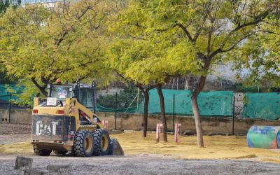 El Ayuntamiento de Elda renueva el mobiliario de los parques caninos del Peri del Vinalopó para mayor comodidad de las mascotas