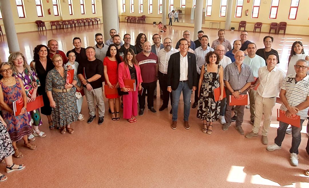 El Ayuntamiento de Elda reafirma su compromiso con la estabilización del empleo y 41 funcionarios y funcionarias municipales toman posesión de sus plazas