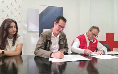 El Ayuntamiento de Elda firma el convenio de colaboración con Cruz Roja para impulsar diferentes programas de inclusión y de apoyo a personas mayores y a familias sin recursos