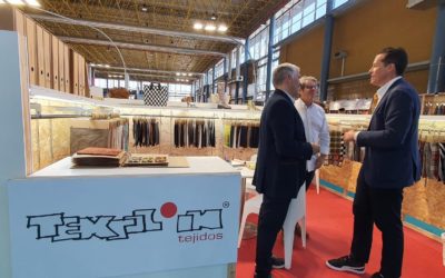 Rubén Alfaro asiste a la inauguración de Futurmoda y visita los stands de las 25 empresas de Elda que participan en el certamen