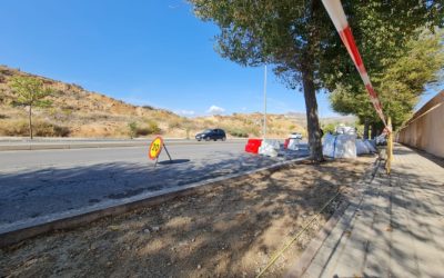 El Ayuntamiento de Elda renueva la acera de la avenida de la Libertad para mejorar los accesos al cementerio municipal Santa Bárbara