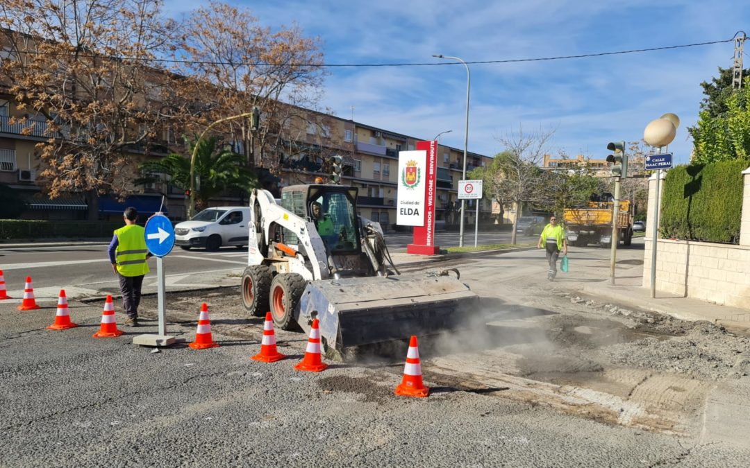 El Ayuntamiento de Elda mejora la accesibilidad y el asfalto en la avenida de los Eucaliptus, la vía de entrada a la ciudad que conecta con la avenida del Mediterráneo