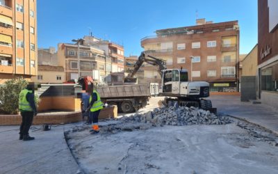 El Ayuntamiento de Elda mejora la accesibilidad de la Plaza de la Ficia a través de la renovación del pavimento que conecta con el Centro Cívico y Juvenil de la ciudad