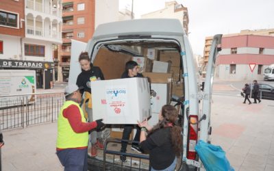 El primer convoy con ayuda humanitaria de Elda para los afectados por los terremotos de Turquía y Siria ha partido esta mañana desde el Mercado Central