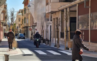 La calle Ramón Gorgé se reabre al tráfico y mejora la accesibilidad general del vial para facilitar el paso de las personas