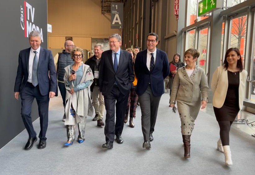 El alcalde Rubén Alfaro viaja a Milán para respaldar a las empresas de Elda y comarca que están representadas en la Feria MICAM 2023