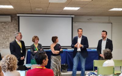 El alcalde Rubén Alfaro da la bienvenida a un grupo de directores de institutos franceses que han visitado el IES Monastil y el CIPFP Valle de Elda dentro del programa Erasmus