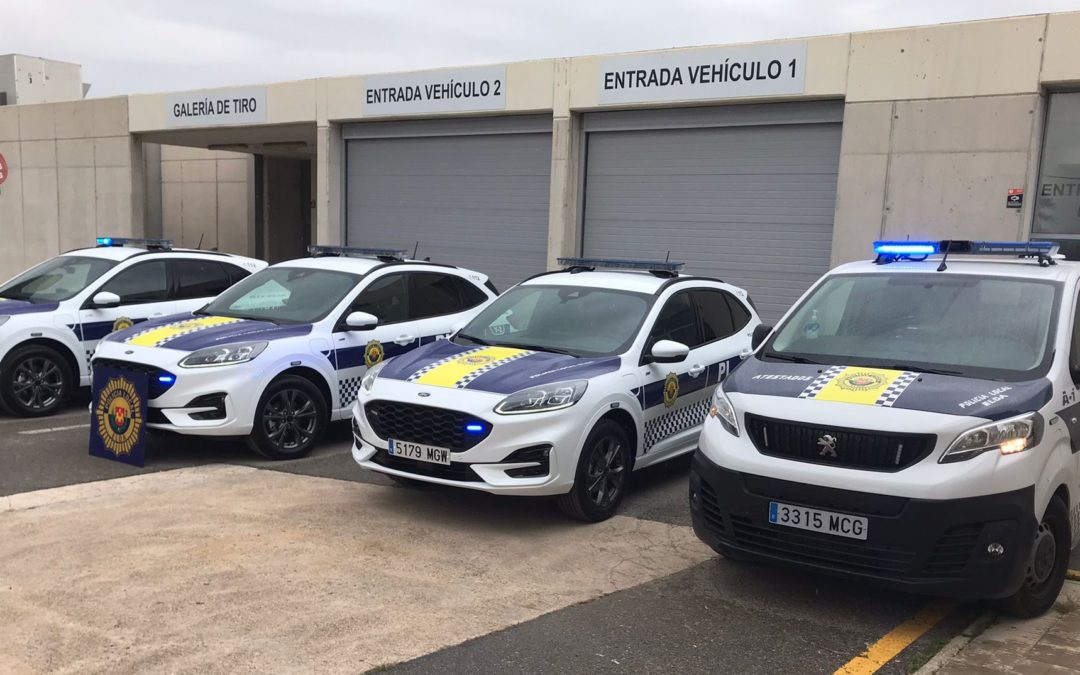 La Policía Local de Elda renueva su flota con la incorporación de tres coches patrulla híbridos y un furgón de atestados totalmente eléctrico