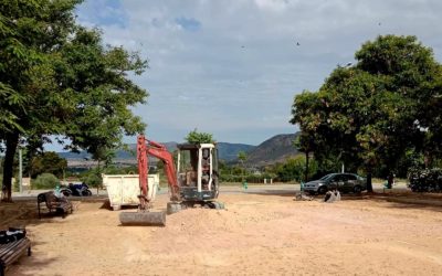 El Ayuntamiento de Elda inicia los trabajos para crear una nueva zona de juegos infantiles en el jardín Alcalde José Joaquín González, situado en la avenida de Ronda