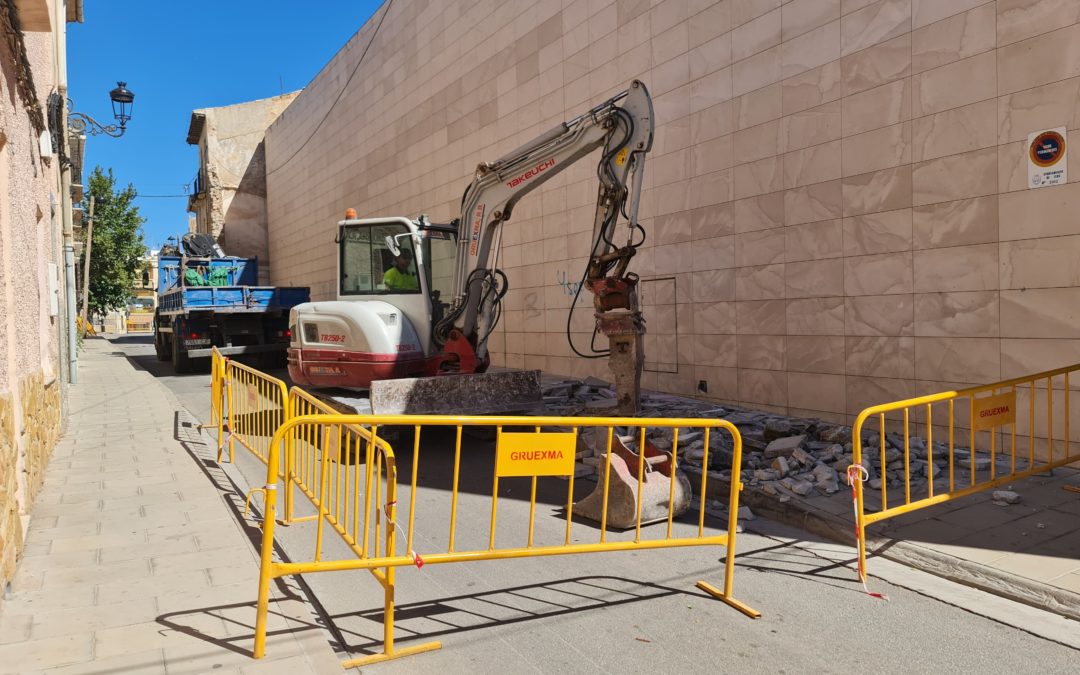 El Ayuntamiento de Elda inicia los trabajos de remodelación de la calle Independencia para mejorar la accesibilidad en una de las entradas al Centro Histórico