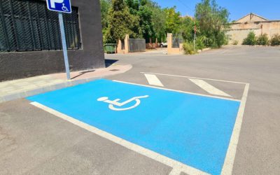 El Ayuntamiento de Elda mantiene activas más de 300 tarjetas de estacionamiento para personas con movilidad reducida