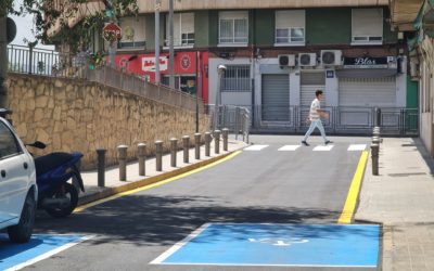 El Ayuntamiento de Elda mejora la accesibilidad y el asfalto de la calle Manuel Morales, en el barrio de Caliu, para aumentar la seguridad de los peatones ante los vehículos